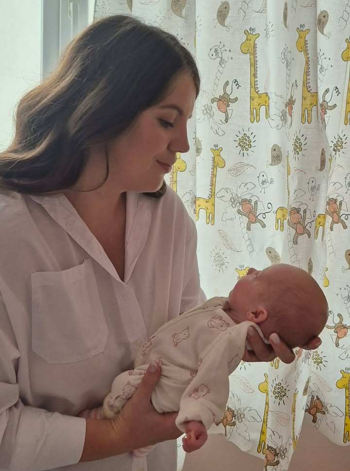 У Луцьку медики виходили дівчинку-«поспішайку», яка народилася з вагою лише 1240 грамів