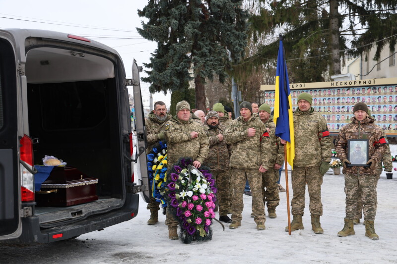 Загинув у лютому 2024 року: у Луцьку попрощалися з Героєм Дмитром Бобровським