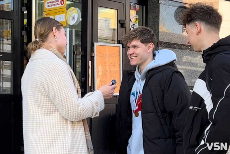 Чи відзначають лучани 8 березня та що дарують жінкам