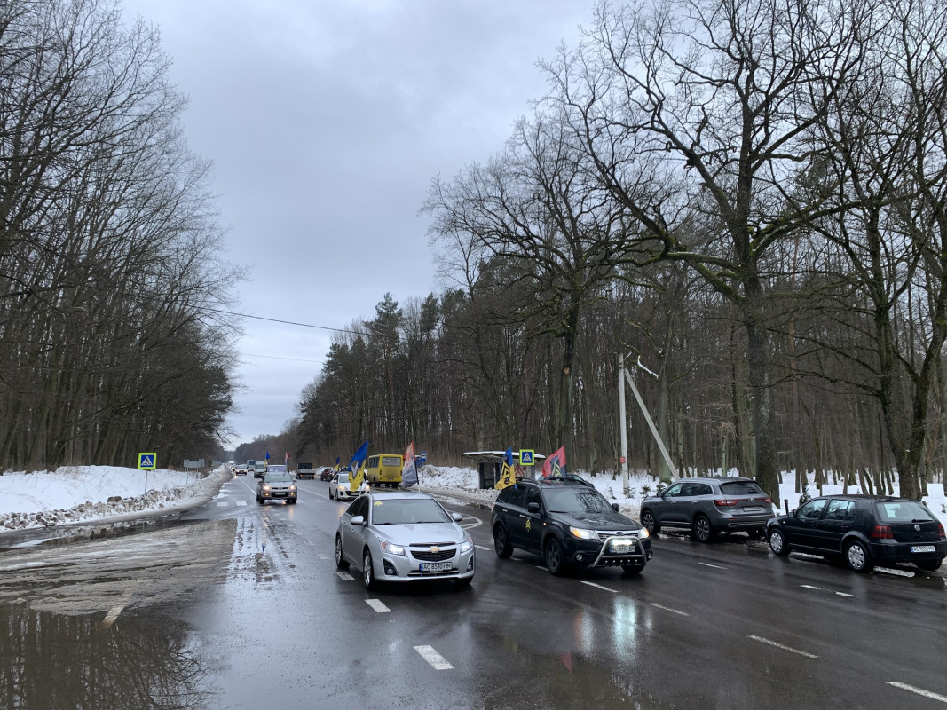 Останній пост прикордонника: жителі громади на Волині на колінах в останню дорогу провели Героя Павла Маєвського