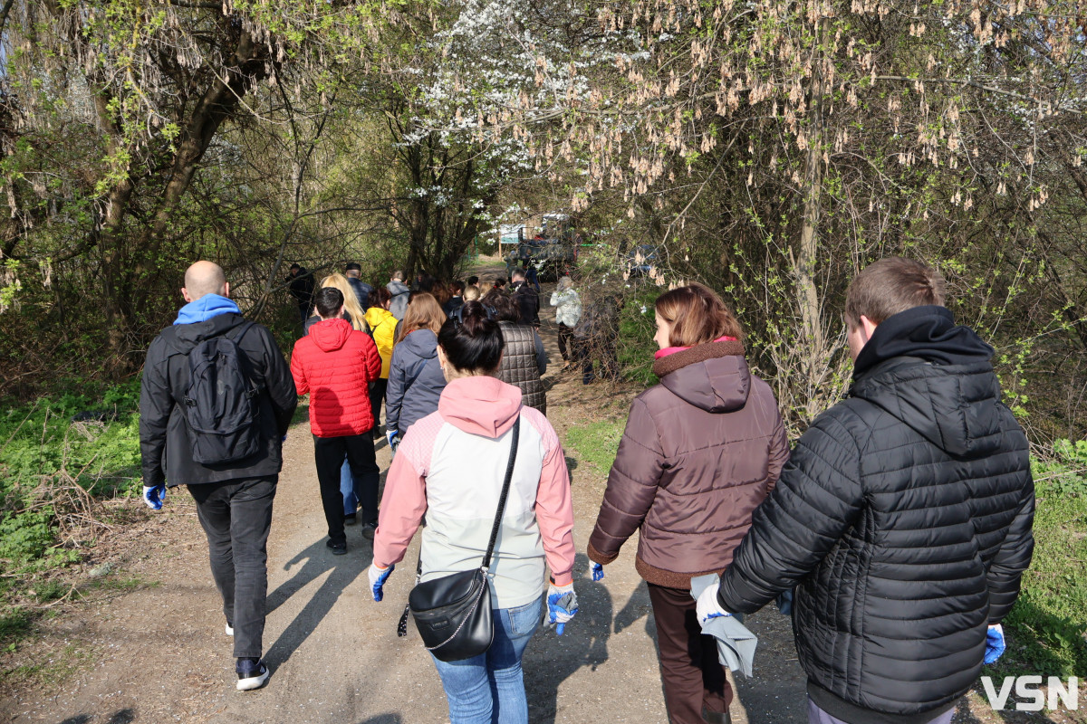 У Луцьку стартувала загальноміська толока: прибирають парки та заповідні зони