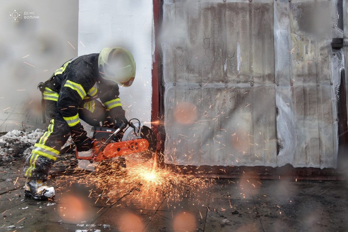 На Волині полум’я з хліва ледь не знищило житловий будинок