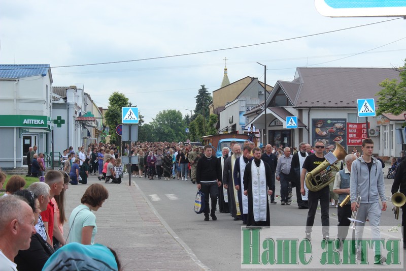 Повернувся з-за кордону, щоб стати на захист Батьківщини: на Волині попрощалися із Героєм Антоном Скаршевським