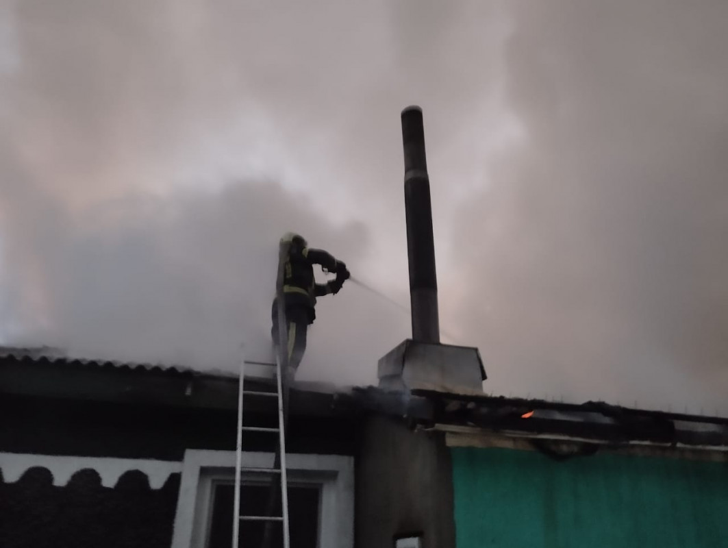 На Волині сталася пожежа у будинку: вщент згорів дах