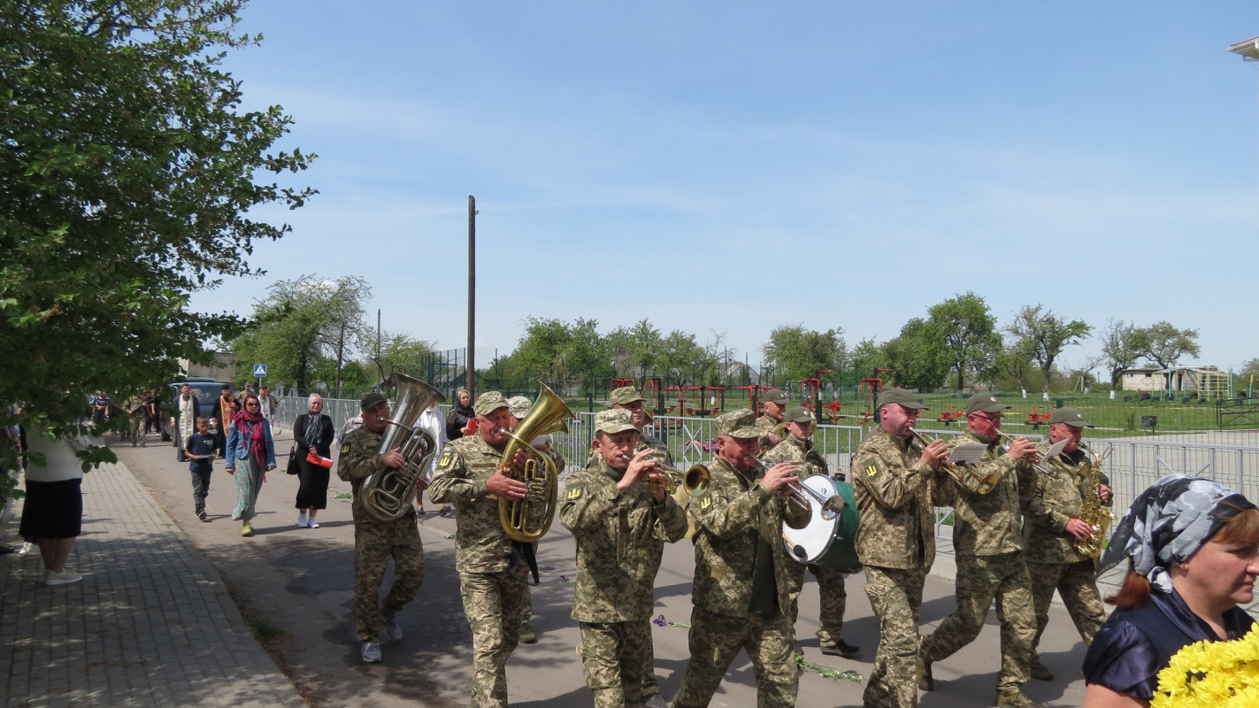 «Справжній солдат»: на Волині в останню земну дорогу провели Героя Геннадія Гогулю