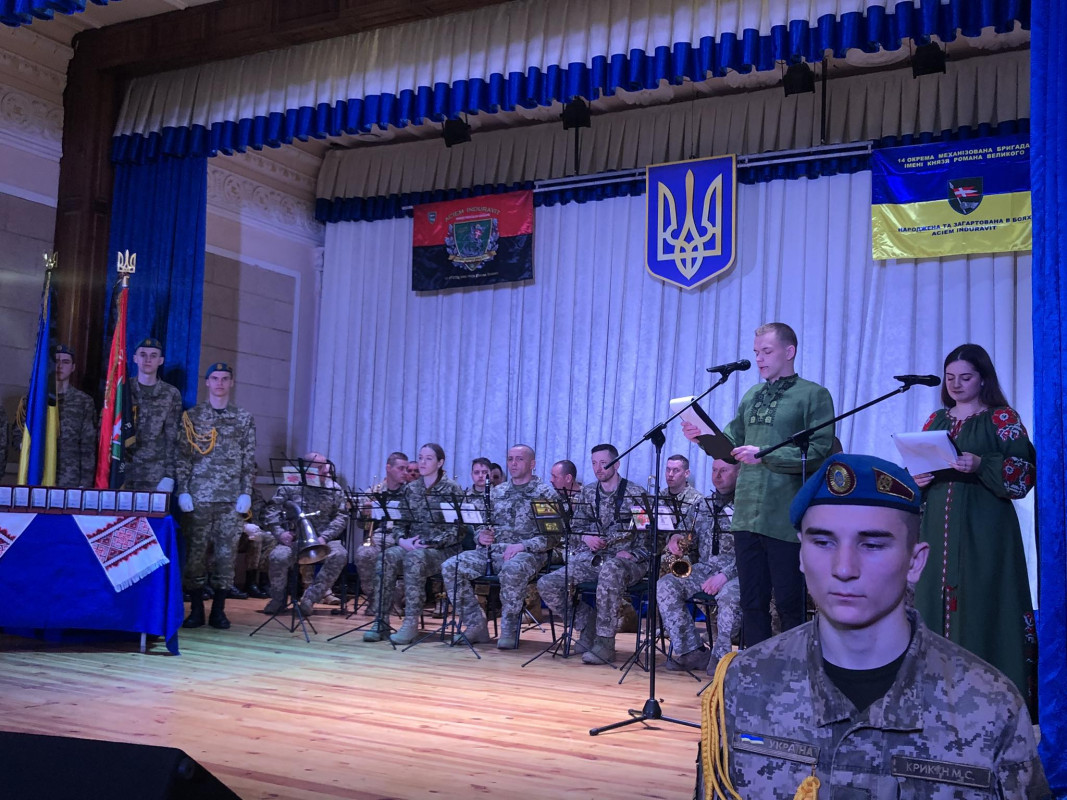 Сім трагічних втрат в одній громаді: на Волині рідним полеглих захисників вручили посмертні нагороди Героїв