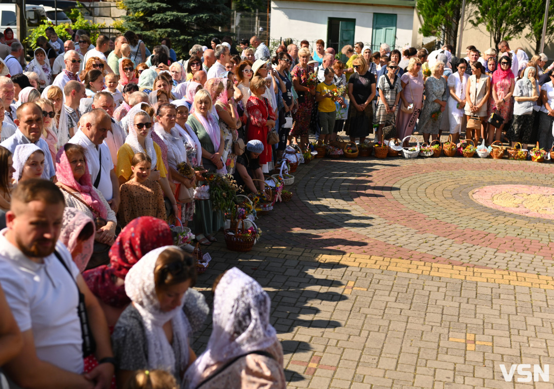 Кошики лучан на Спаса: що освячували у Свято-Троїцькому Соборі. Фото