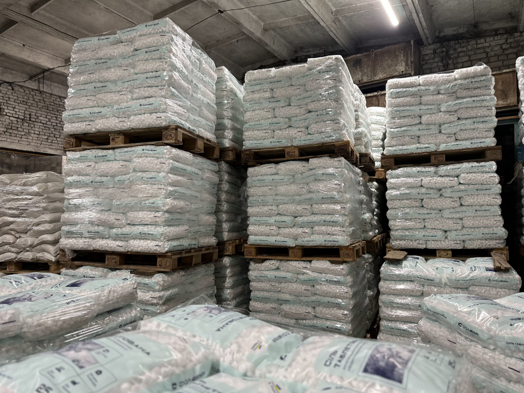 Війна дала поштовх: у Луцьку підприємство виготовляє таблетовану сіль