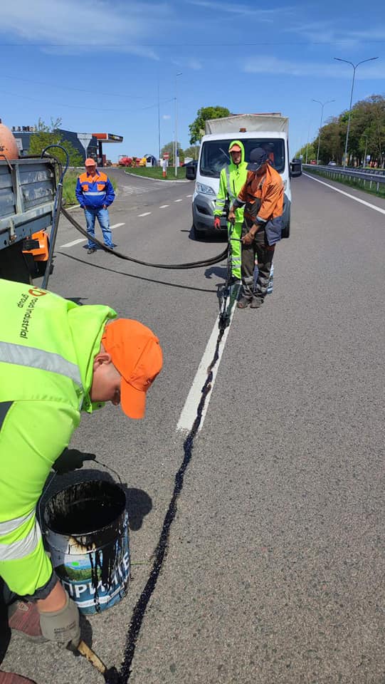 Волинські дорожники ремонтують автошлях Устилуг – Луцьк – Рівне