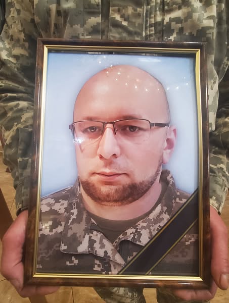 Троє синів втратили батька: на Волині попрощались з Героєм Миколою Кураном