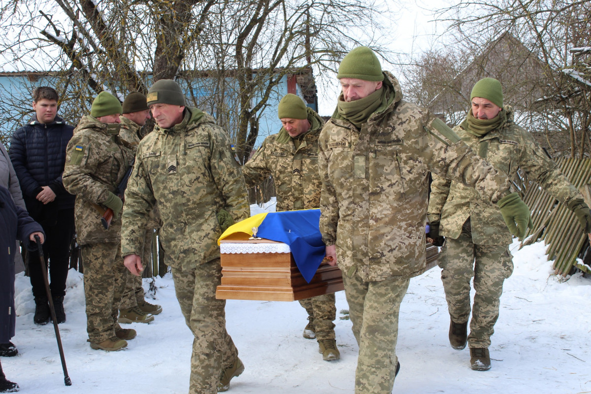 Загинув внаслідок удару ворожого безпілотника: на Волині попрощалися з Героєм Володимиром Лавренюком