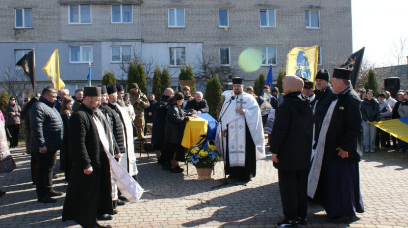 У громаді на Волині попрощалися із 23-річним розвідником «Азова» Назаром Поліщуком