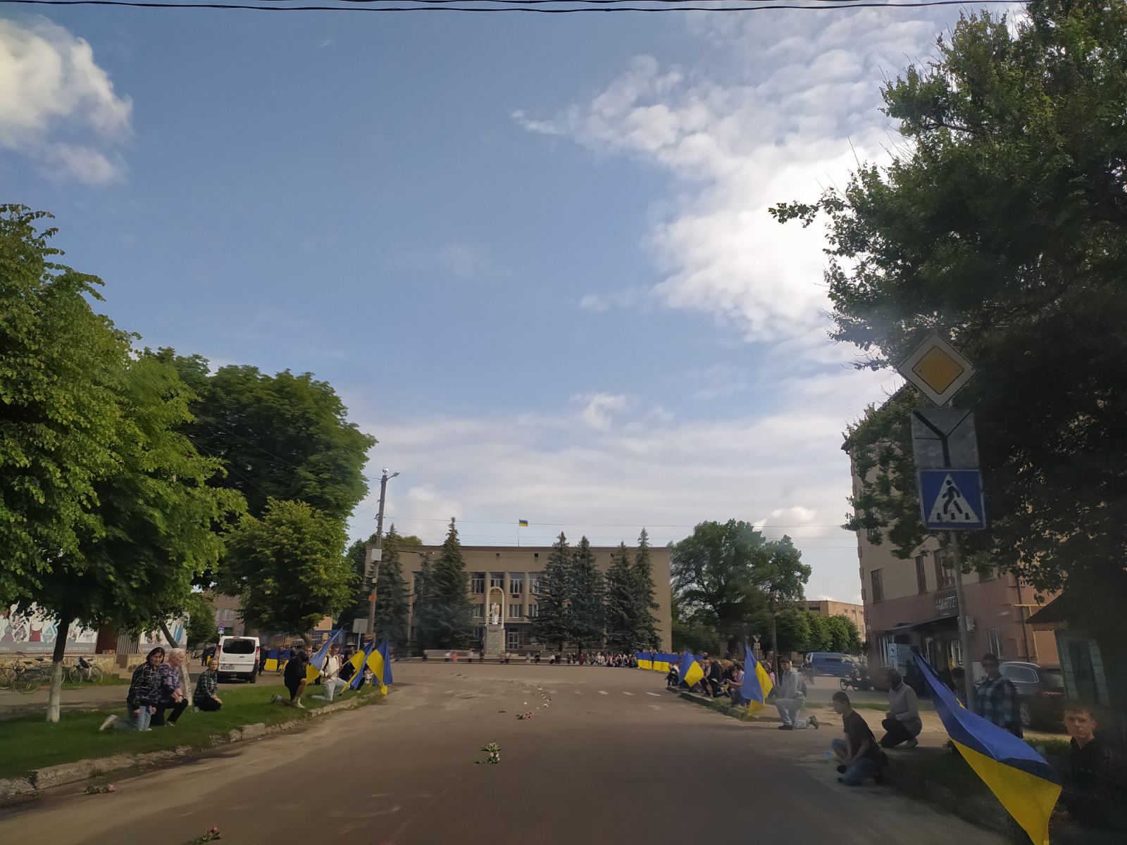 Двоє доньок втратили батька: на Волині попрощалися з полеглим Героєм Сергієм Сливкою