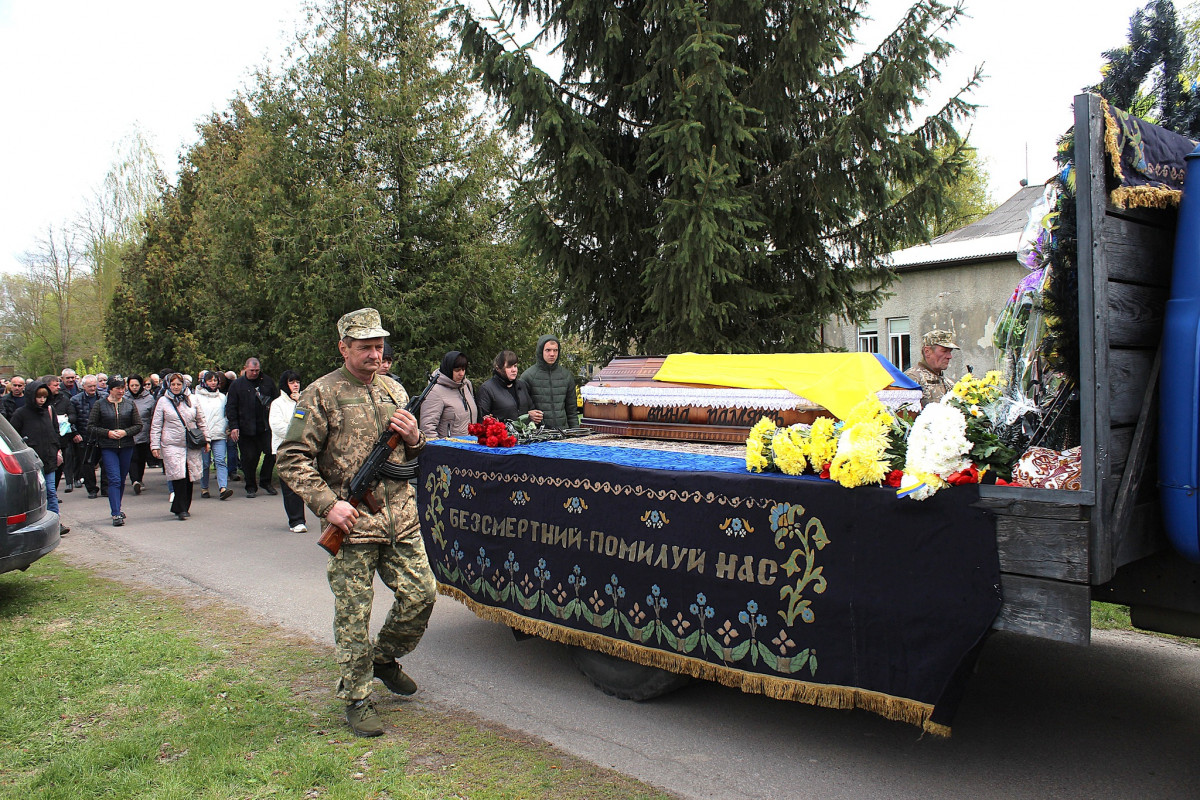 Майже два з половиною роки невідомості: на Волині в останню путь провели Героя Андрія Климюка