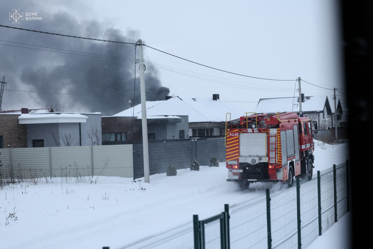 На Волині полум’я з хліва ледь не знищило житловий будинок