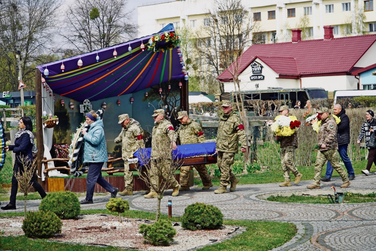Повернувся з-за кордону, щоб захищати Україну: на Волині попрощалися з 20-річним Героєм Миколою Адамчуком