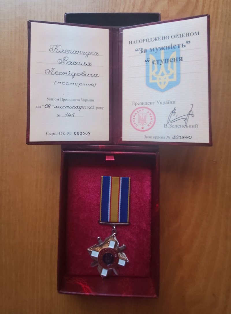 Віддав за Україну найдорожче – своє життя: рідним Героя з Волині вручили його посмертну нагороду. Фото