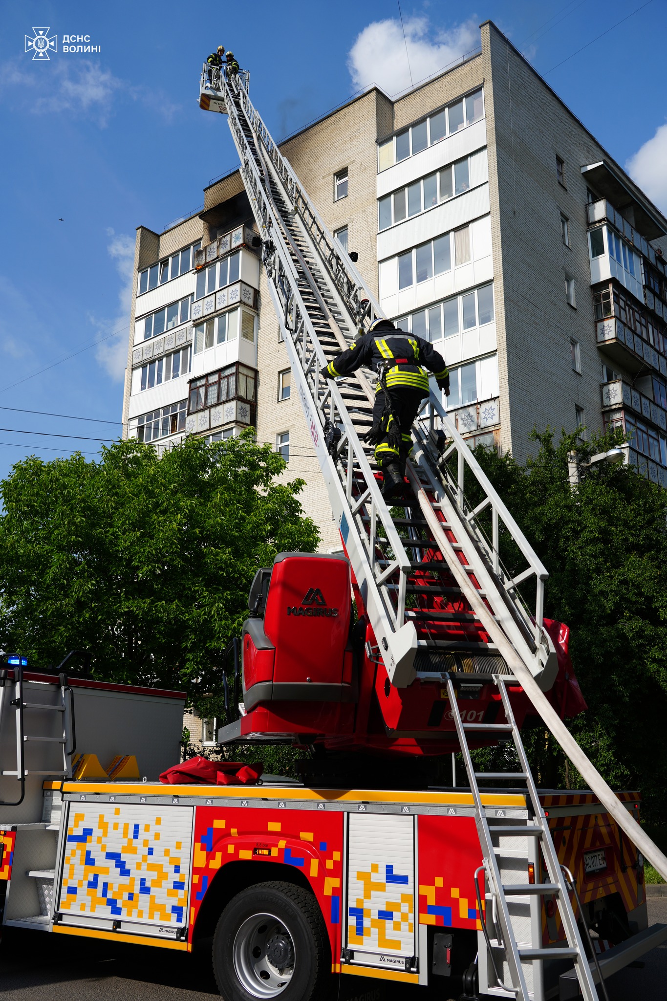 У Луцьку палала квартира на 9-у поверсі багатоповерхівки. Фото