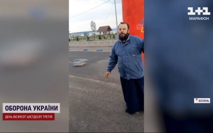 «Ви знаєте, хто я?!»: на Волині п'яний священник московського патріархату влаштував дебош посеред вулиці. Відео