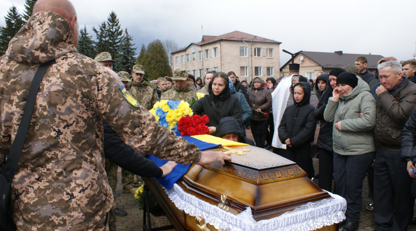 До останнього подиху – за Україну: у Луцькому районі попрощалися з Героєм Сергієм Мандзюком  