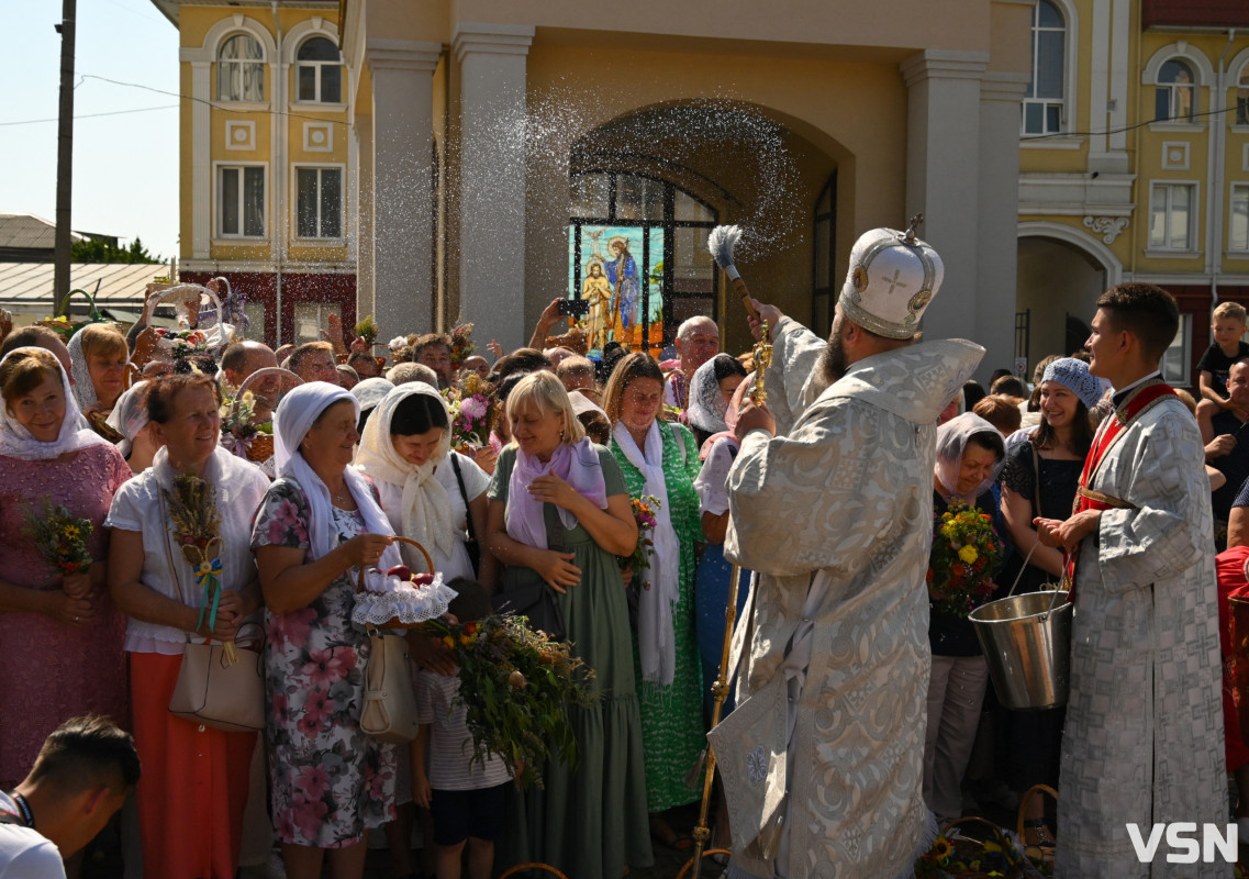 Кошики лучан на Спаса: що освячували у Свято-Троїцькому Соборі. Фото