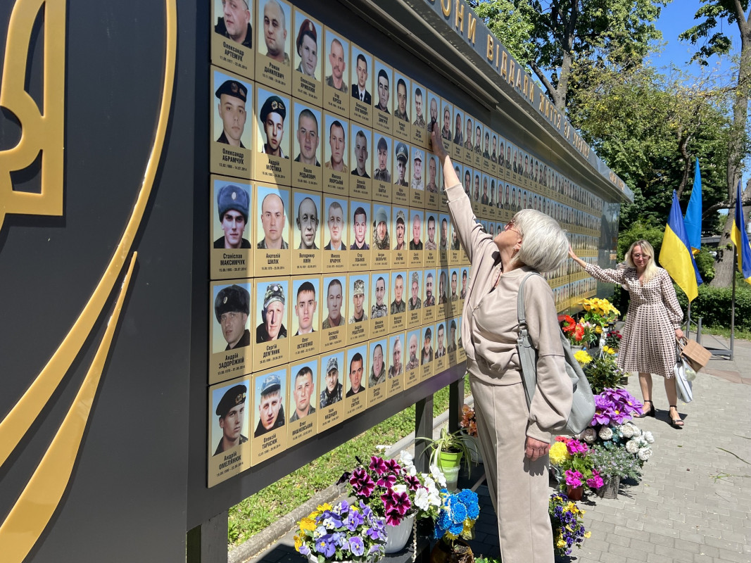 «Комбатантський хрест» та ордени «За мужність»: у місті на Волині вшанували полеглих воїнів