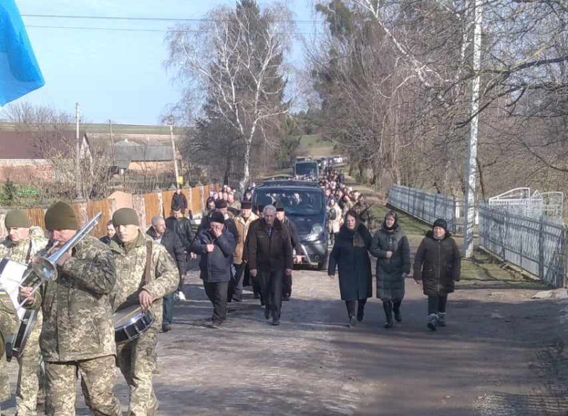 Війна продовжує забирати найкращих: на Волині останню шану віддали загиблому Герою Миколі Трачуку