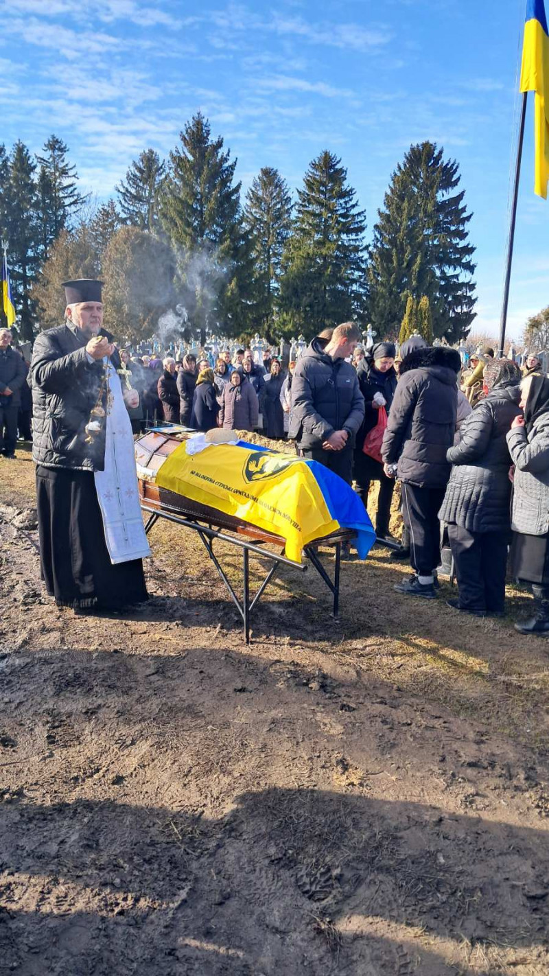 Життя обірвалося наприкінці травня 2024 року: на Волині попрощалися з Героєм Віктором Ващуком