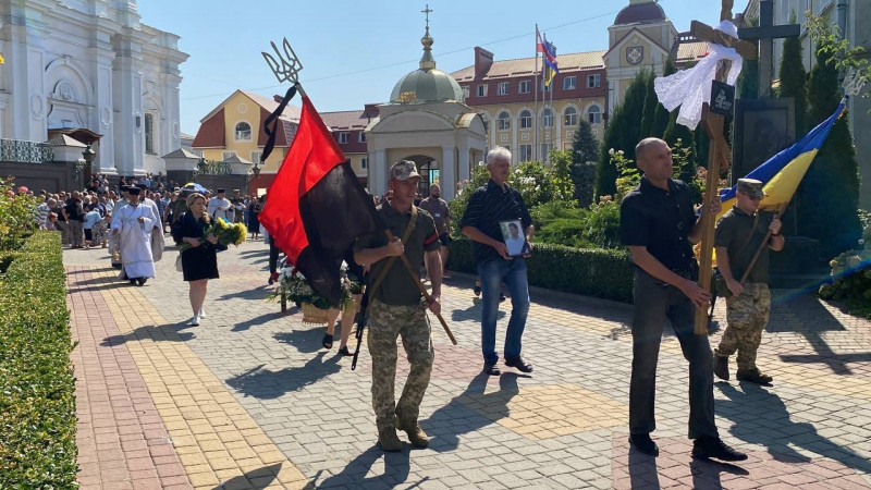 Загинув у 33 річницю Незалежності України: на Волині попрощалися із Героєм Андрієм Саком