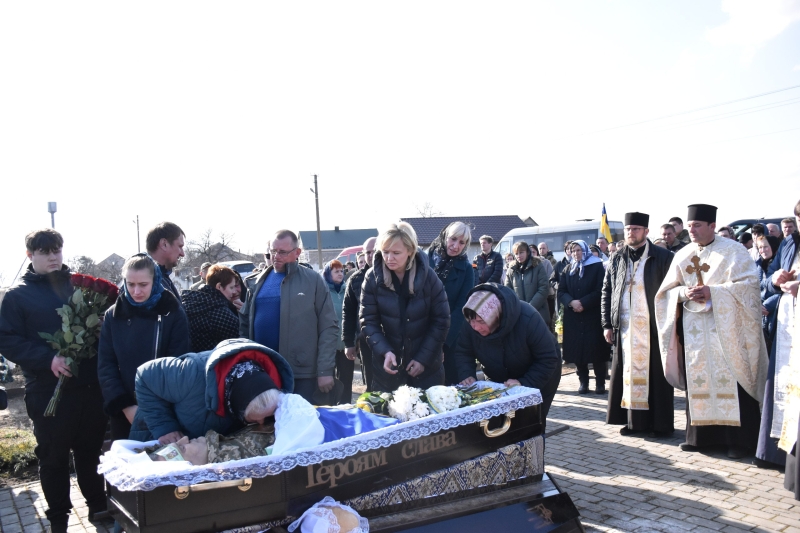 На Волині в останню путь провели захисника України Віталія Киричука