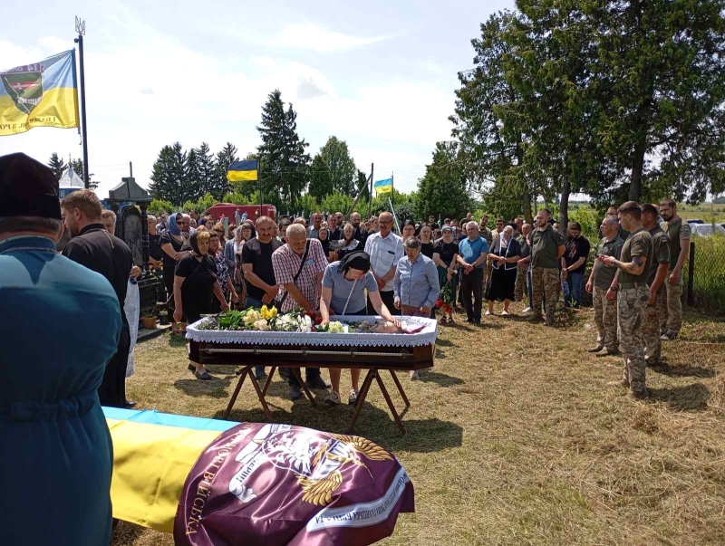 Назавжди молодий: на Волині попрощались з 26-річним Героєм Миколою Муковозом
