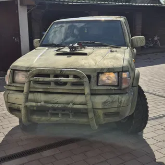 Авто для фронту на Волині: пікапи, які рятують життя