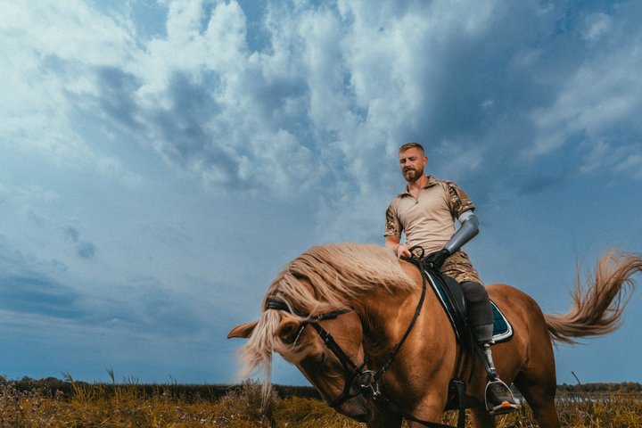 Після фронту – за камеру: історія ветерана, який став фотографом