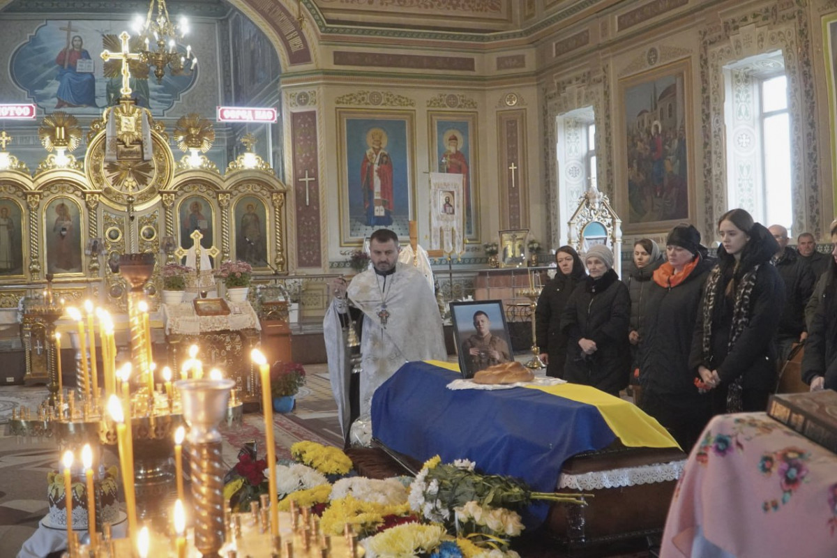 Навіки 22: на Волині громада попрощалася з молодим Героєм Дмитром Корнійчуком