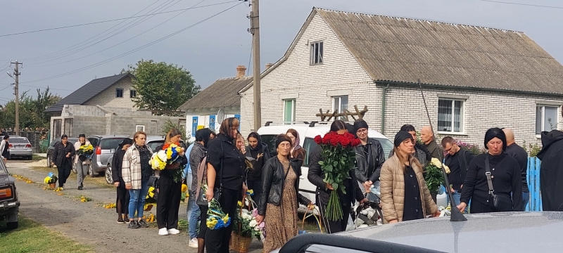 Отримав несумісні з життям поранення: на Волині попрощалися з Героєм Юрієм Атласом