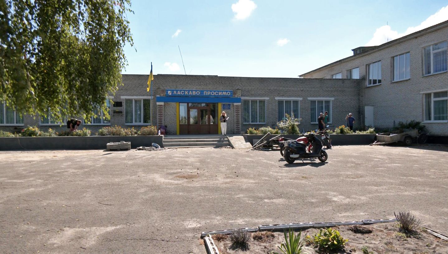 На Волині батьки й учителі разом оновлюють ліцей, який не ремонтували понад 10 років