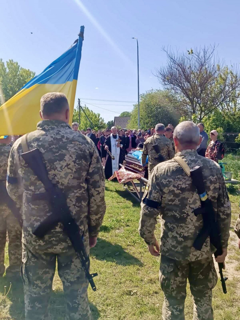 Більше року вважався зниклим безвісти: на Волині попрощалися із Героєм Олександром Книшем