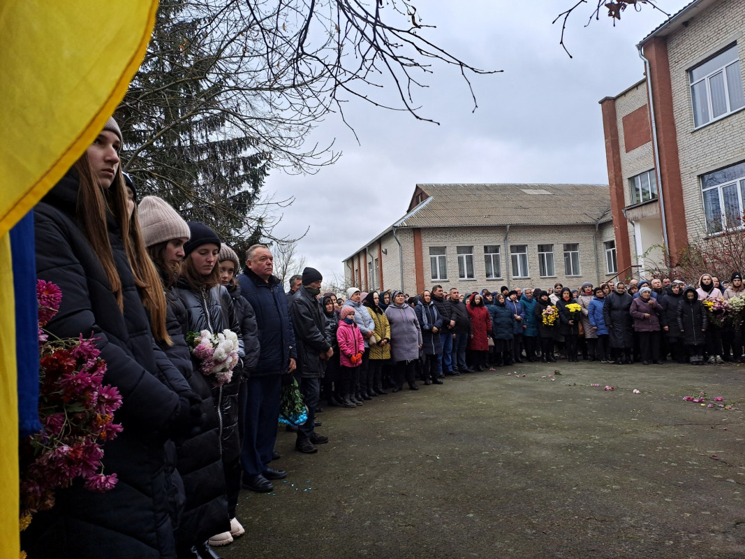 Влітку отримав повістку, а в листопаді загинув: на Волині усе село прийшло на похорон Героя Сергія Клекоцюка. Фото