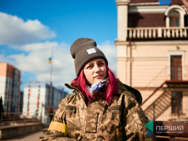 «Я прийшла захищати Україну»: стрілець волинської тероборони Марія Хоменко змінила кухню на автомат