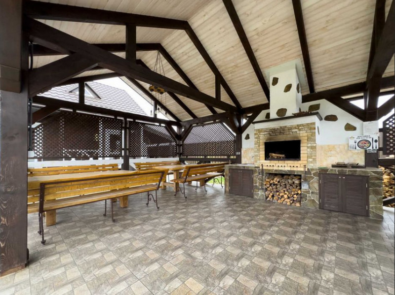 Біля озера Світязь продають курортний готель за 7 мільйонів