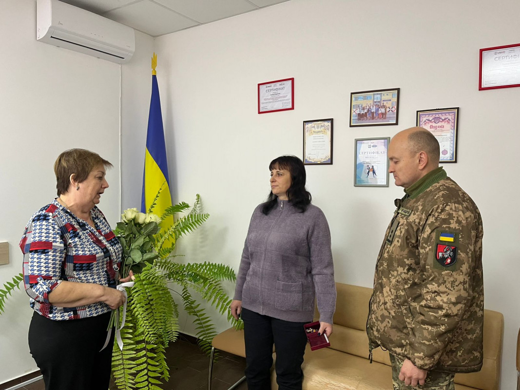 Проходив реабілітацію, але серце зупинилося внаслідок важких поранень: на Волині дружині Героя вручили його посмертну нагороду