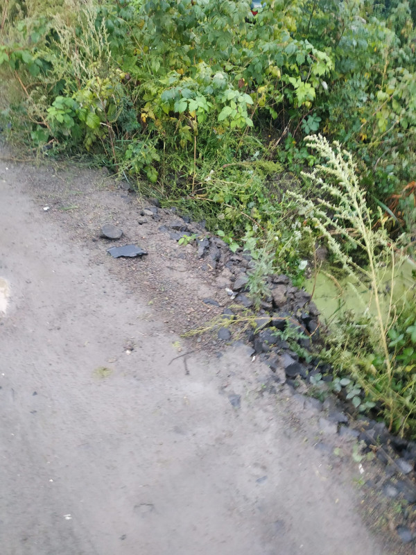 Не розминувся з авто через розбиту дорогу: у селі поблизу Луцька загинув велосипедист
