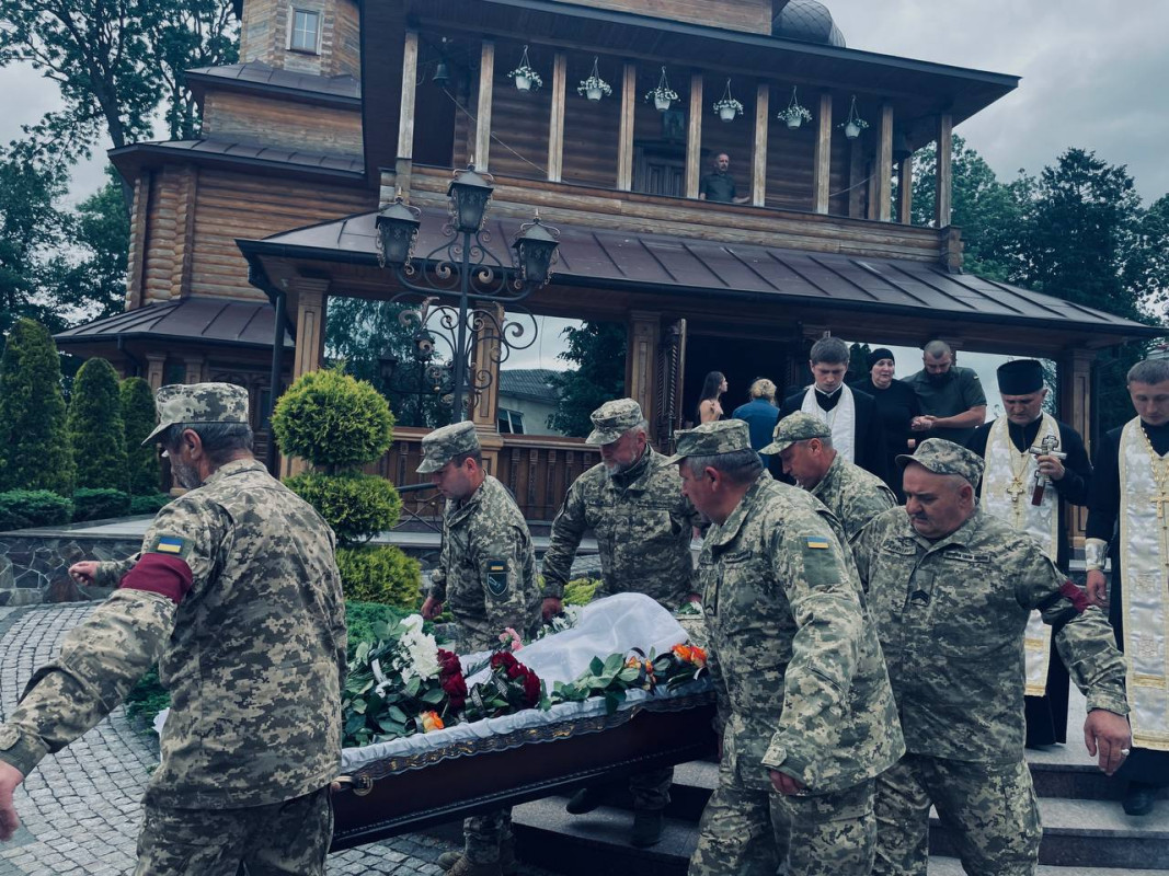 На Волині громада попрощалася із 28-річним захисником Андрієм Лавренюком