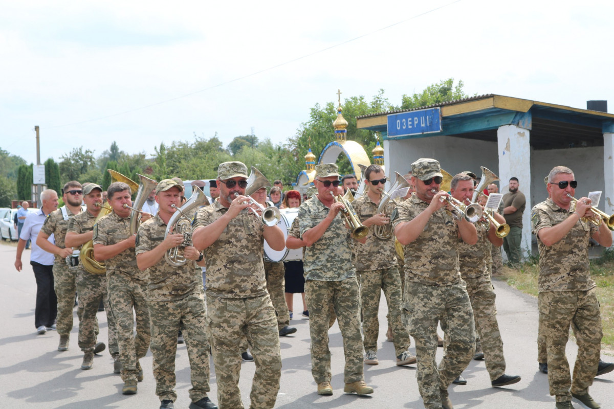 Під звуки сирени: на Волині попрощалися із молодим Героєм Артуром Данилюком 