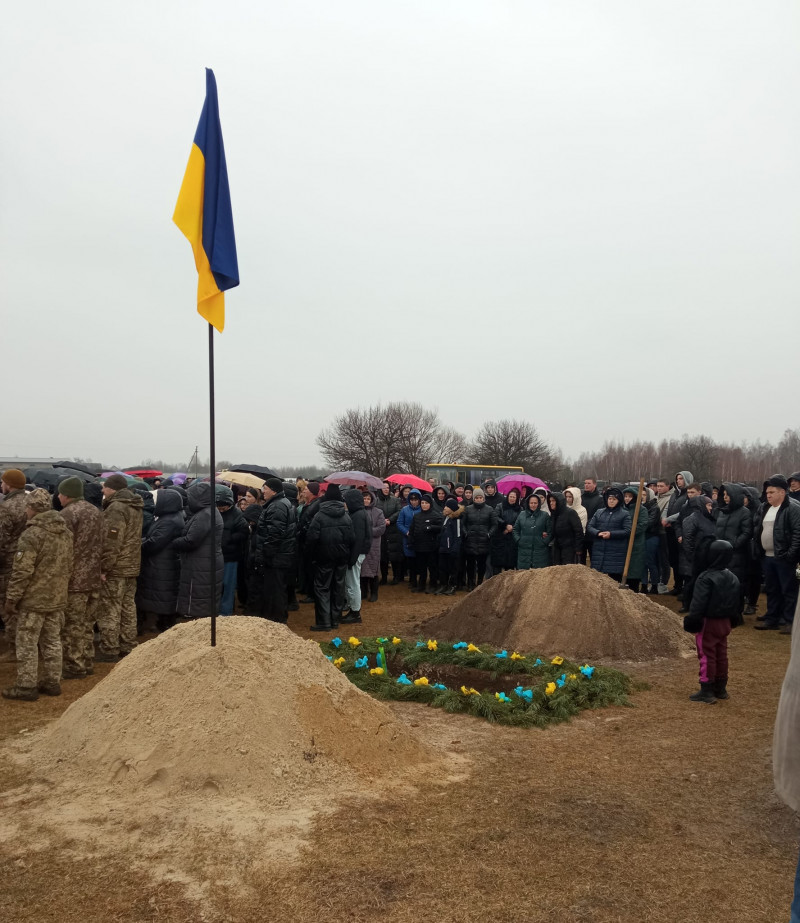 Герой, якого не судилося дочекатися живим: на Волині попрощалися з воїном Валентином Карпіком