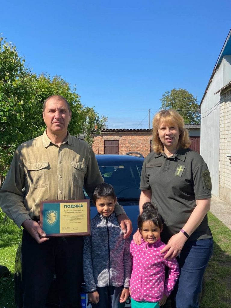 Сім’я Сасів з Волині поєднує виховання дітей із допомогою захисникам і постраждалим від війни