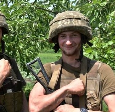 Воював в найгарячіших точках: 23-річний артилерист з Волині отримав «Сталевий хрест» від Залужного