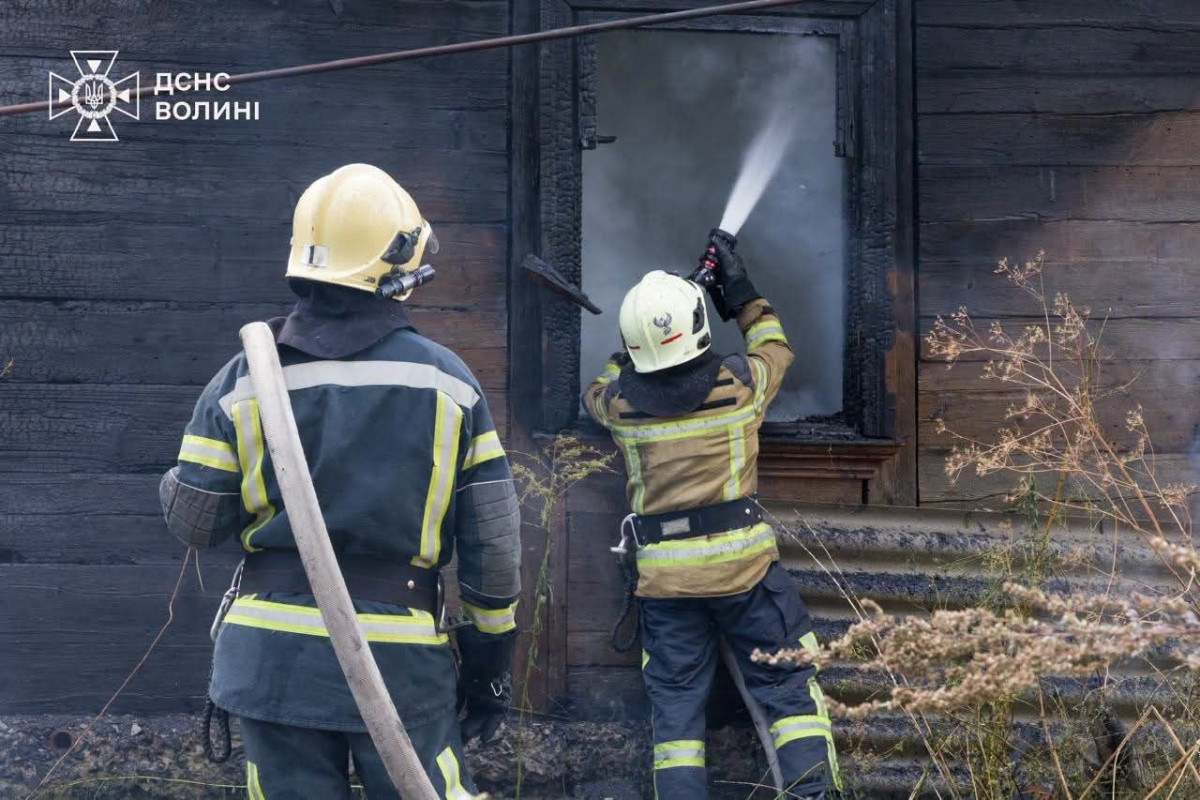 На Волині загорівся житловий будинок: пожежу гасили три відділення рятувальників