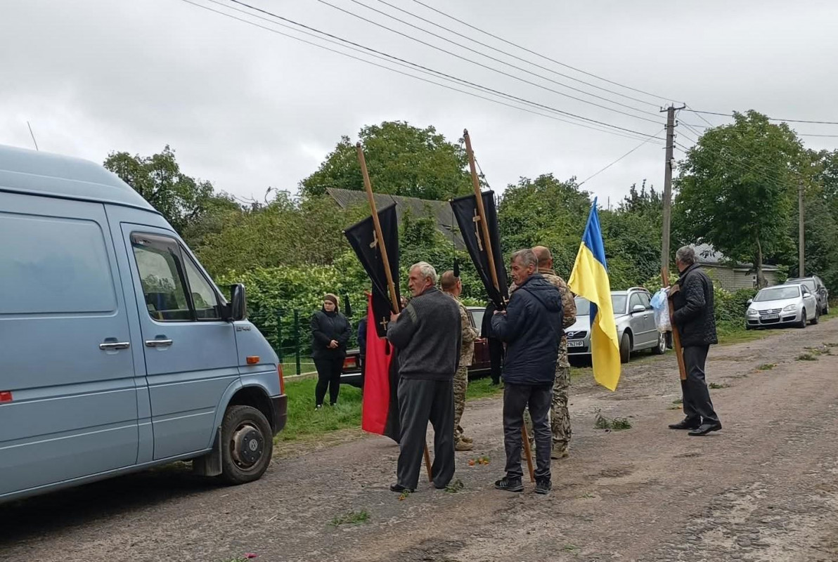 Поховали за день до 57-річчя: на Волині попрощалися із захисником Ростиславом Мельничуком