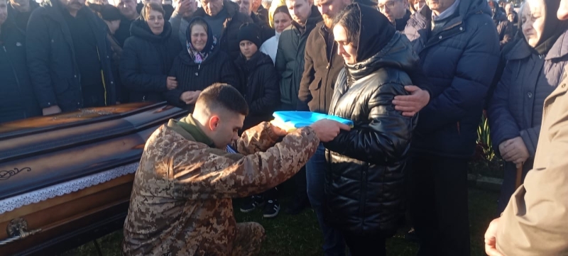 Осиротіли донька і син: в останню дорогу провели 34-річного Героя з Волині Віталія Павловича